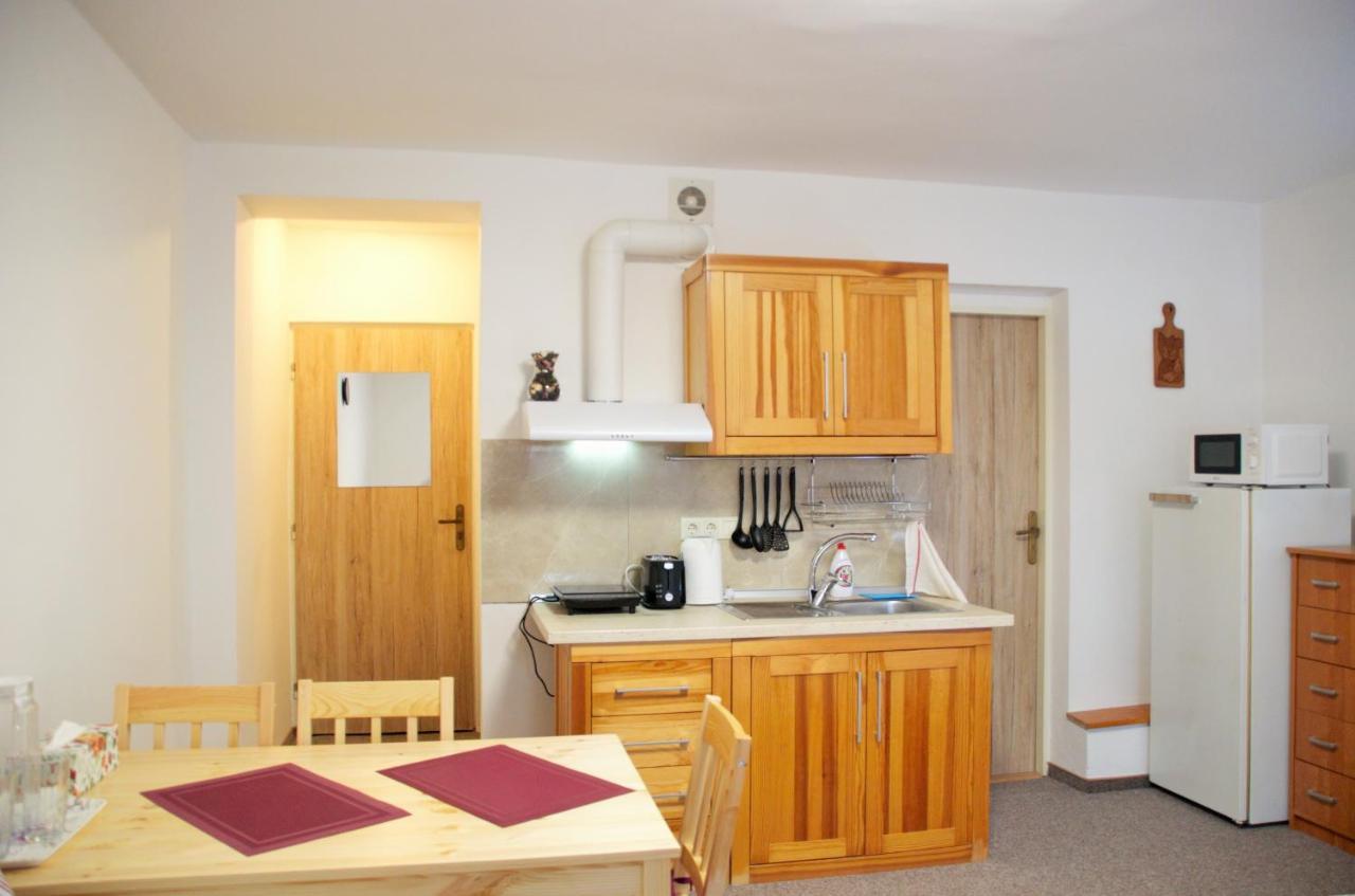 Privat Nika Hotel Zavazna Poruba Luaran gambar