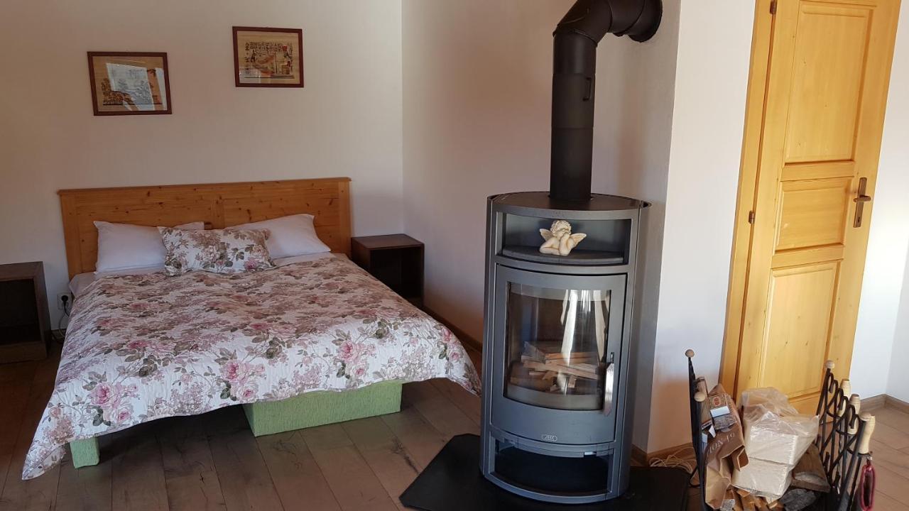 Privat Nika Hotel Zavazna Poruba Luaran gambar