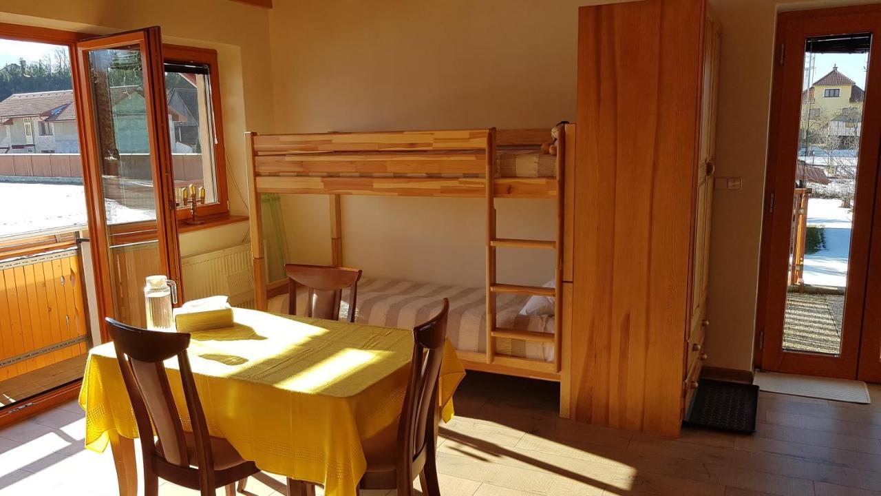 Privat Nika Hotel Zavazna Poruba Luaran gambar