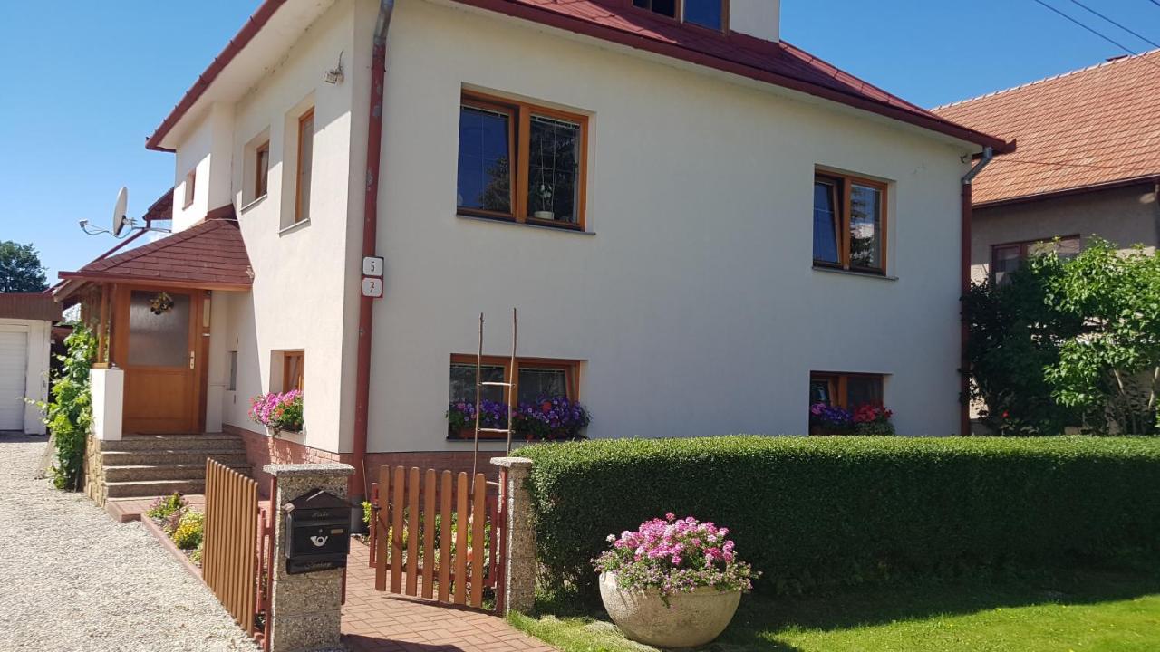 Privat Nika Hotel Zavazna Poruba Luaran gambar