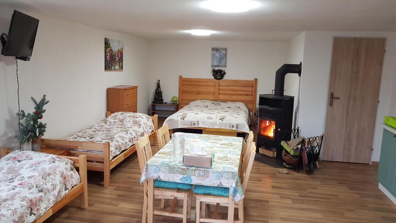 Privat Nika Hotel Zavazna Poruba Luaran gambar