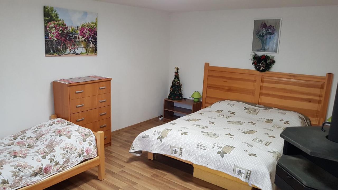 Privat Nika Hotel Zavazna Poruba Luaran gambar