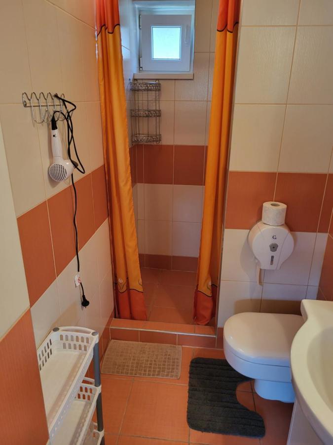 Privat Nika Hotel Zavazna Poruba Luaran gambar