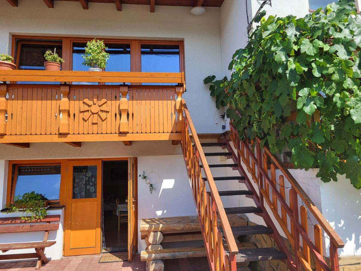 Privat Nika Hotel Zavazna Poruba Luaran gambar